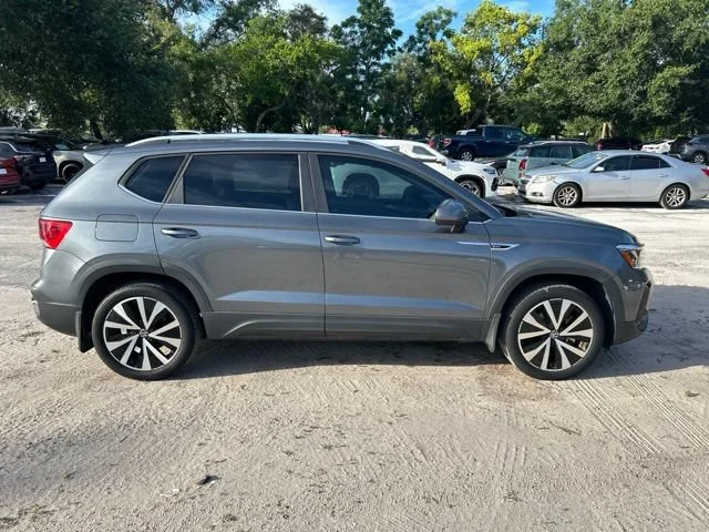 Used 2022 Gray Volkswagen SE image 18