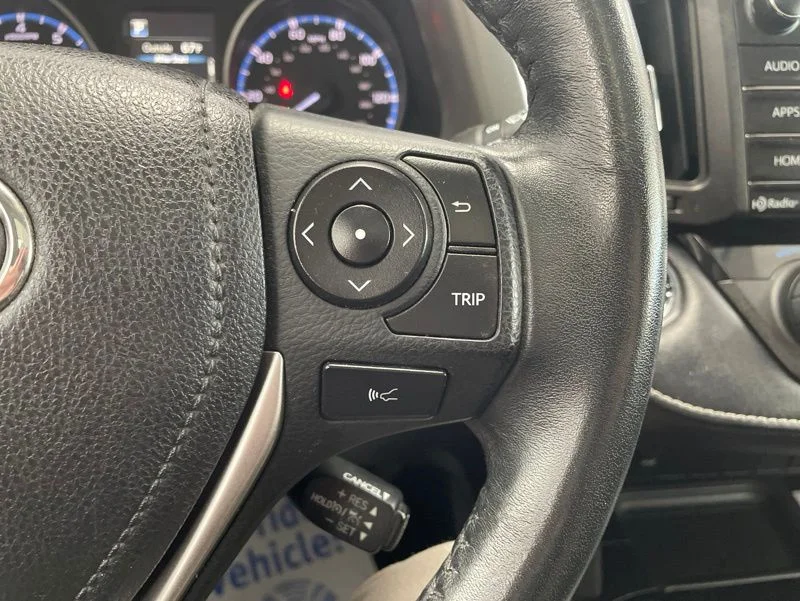 Used 2018 White Toyota XLE image 26