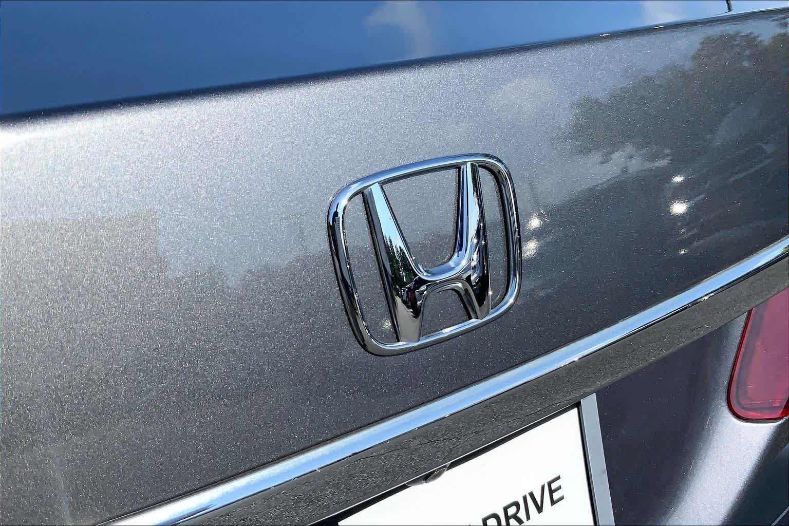 Used 2017 Modern Steel Metallic Honda LX image 30