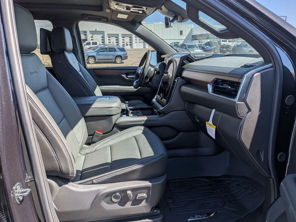 2026 GMC Yukon XL Denali - Photo 25