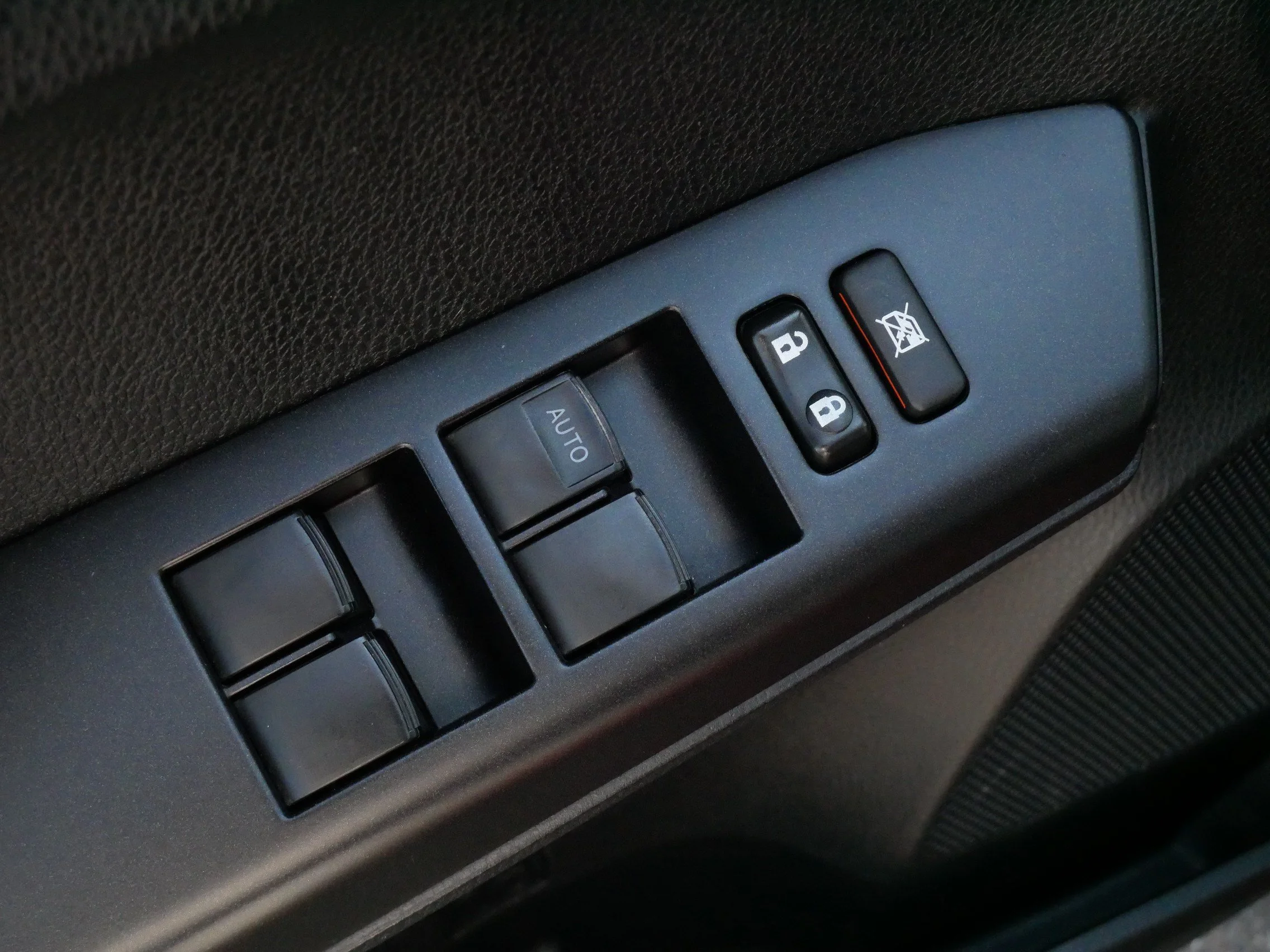 Used 2018 Ruby Flare Pearl Toyota XLE image 19