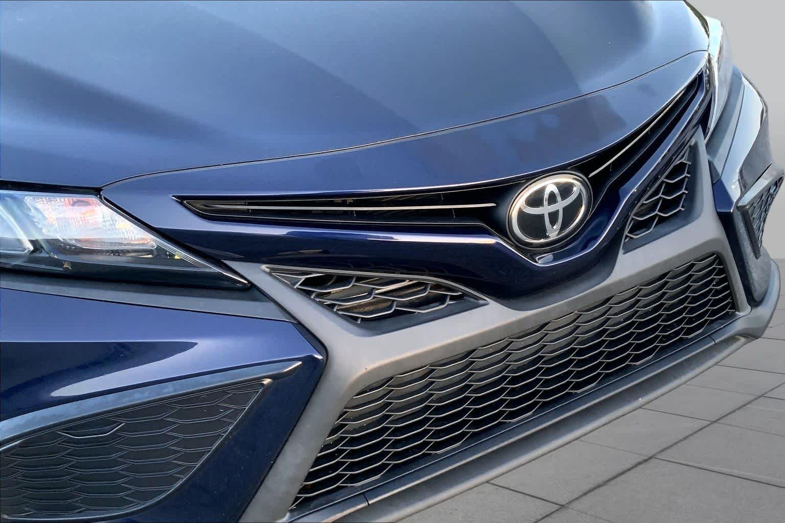 Used 2022 BLUE Toyota SE image 29