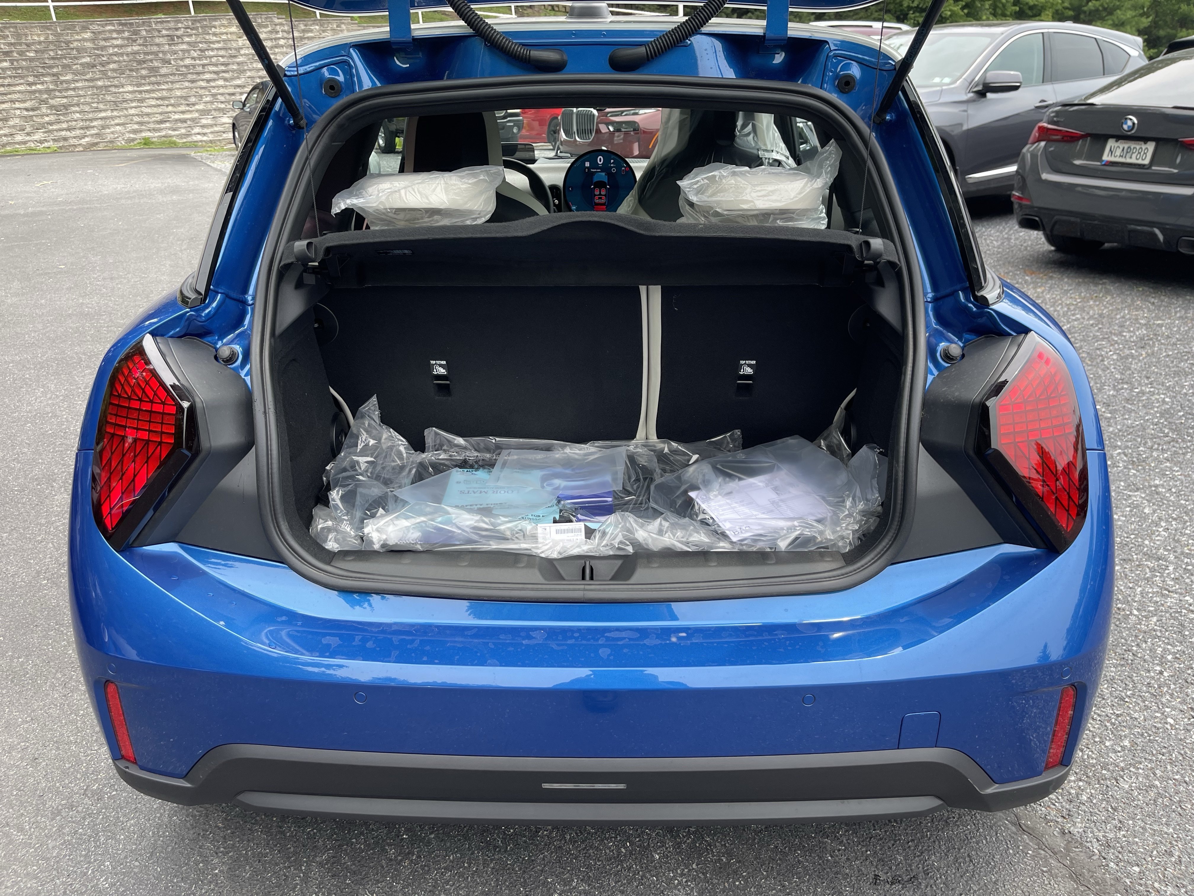 New 2026 Icy Sunshine Blue Metallic MINI Signature Plus image 7