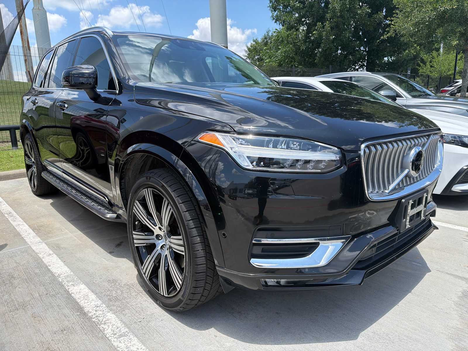 Used 2022 Onyx Black Metallic Volvo Inscription image 2