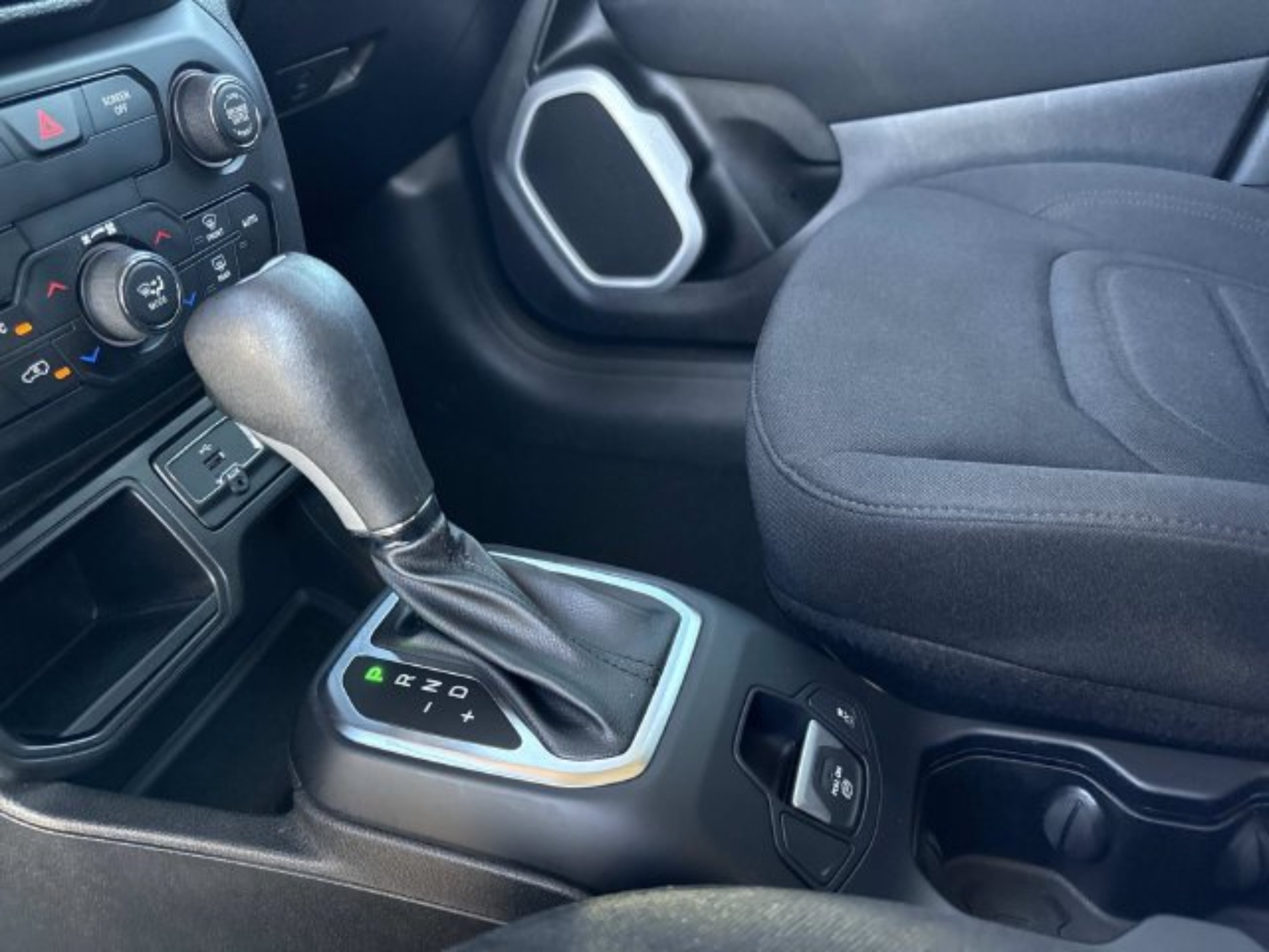 2020 Jeep Renegade Latitude - Photo 17