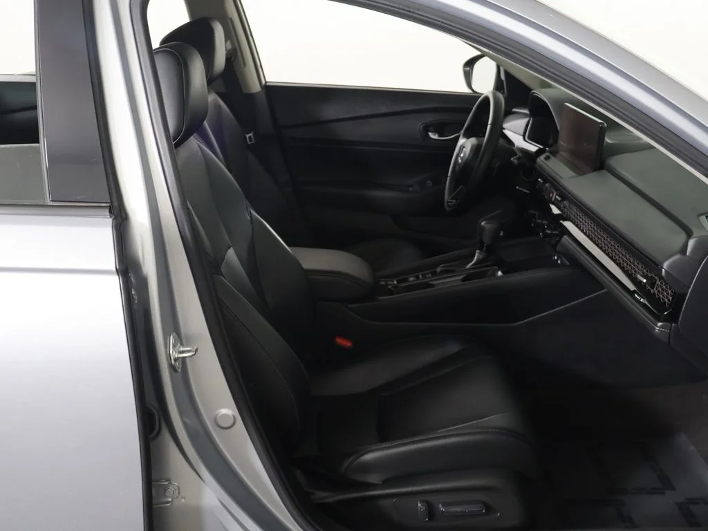 Used 2025 Silver Honda EX-L image 26