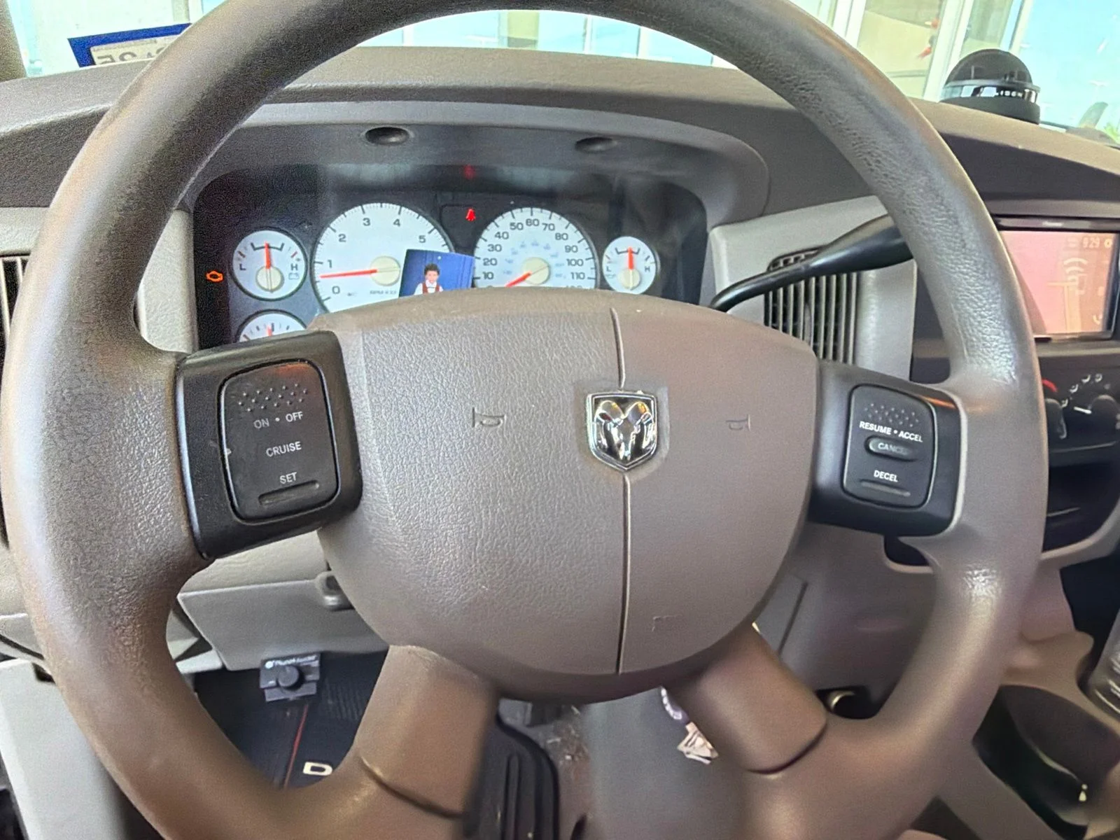 Used 2005 Blue Dodge SLT image 8