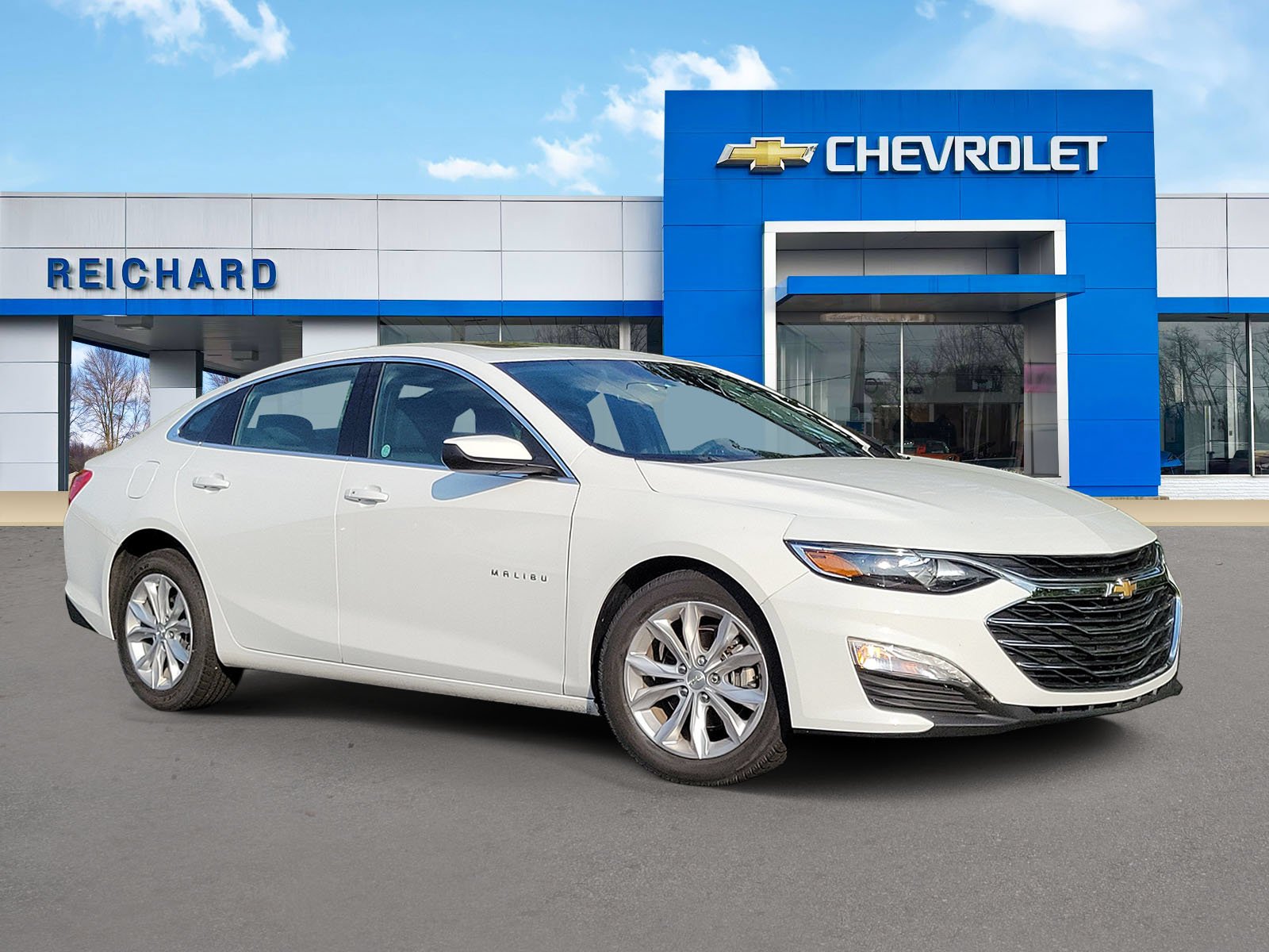 Used 2024 Summit White Chevrolet 1LT image 31