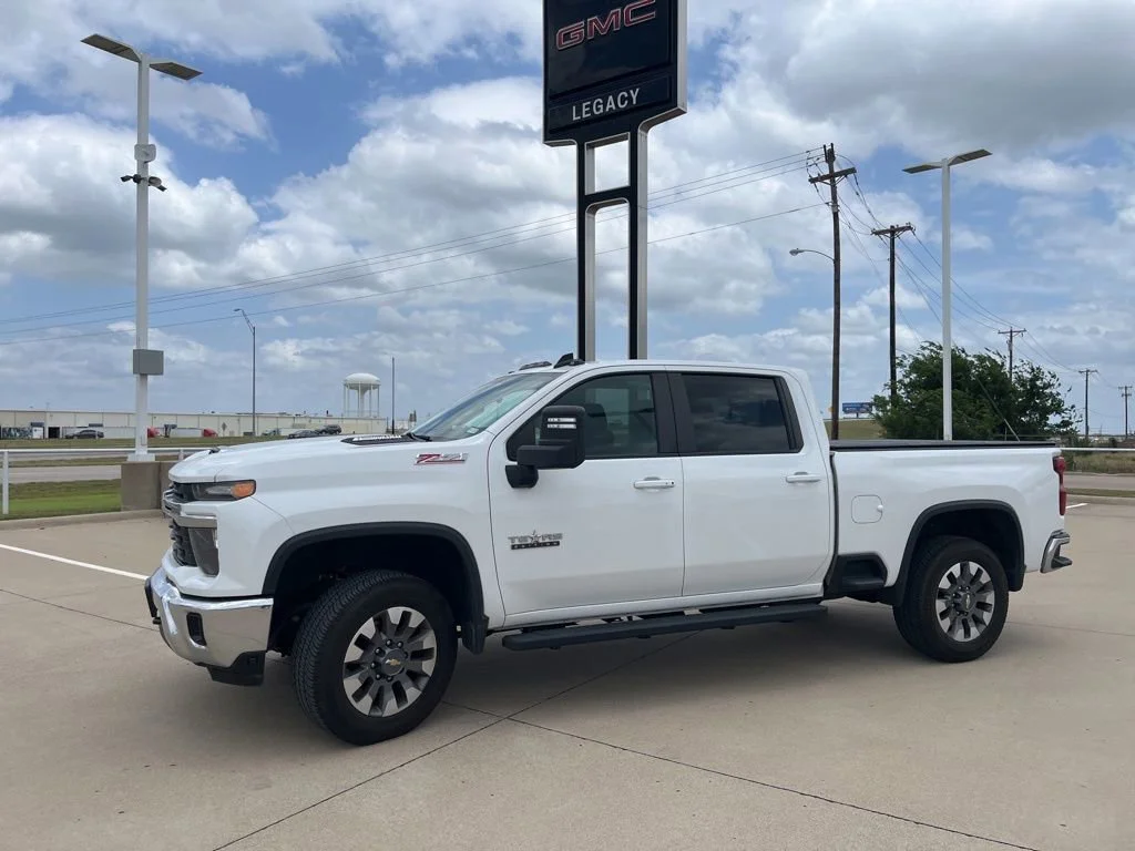 2024 Chevrolet Silverado HD LT 4WD Crew Cab Standard Box's photo