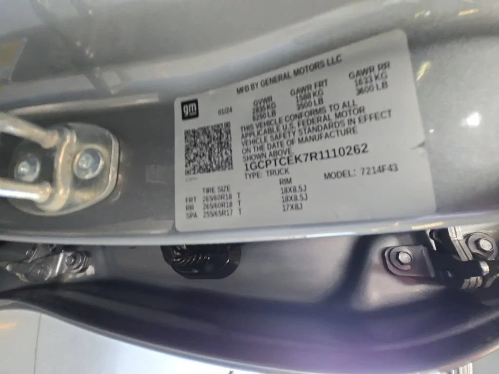 Used 2024 Sterling Gray Metallic Chevrolet LT image 25