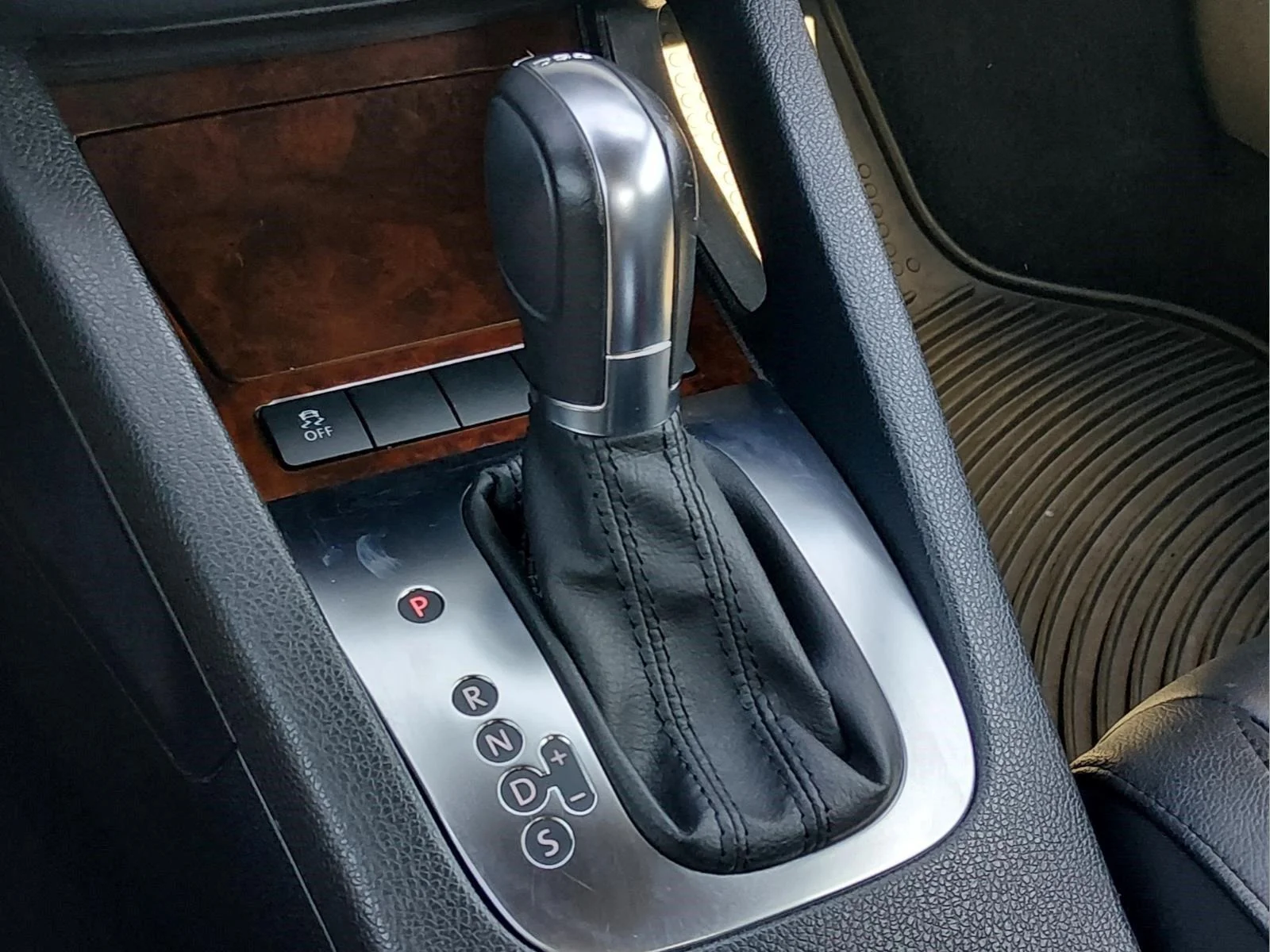 Used 2012 Horizon Blue Metallic Volkswagen Executive image 26