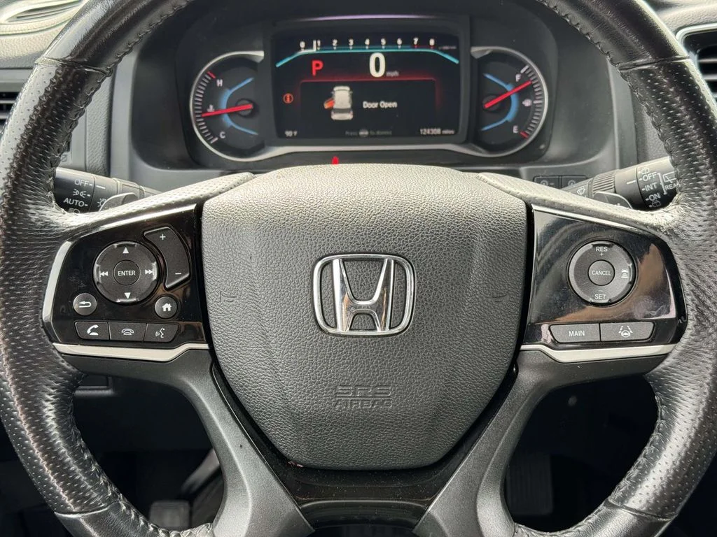 Used 2019 White Honda Touring image 18