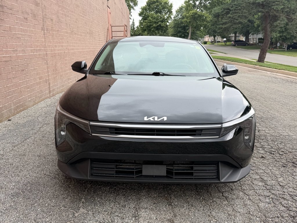 Used 2025 Aurora Black Pearl Kia LXS image 8