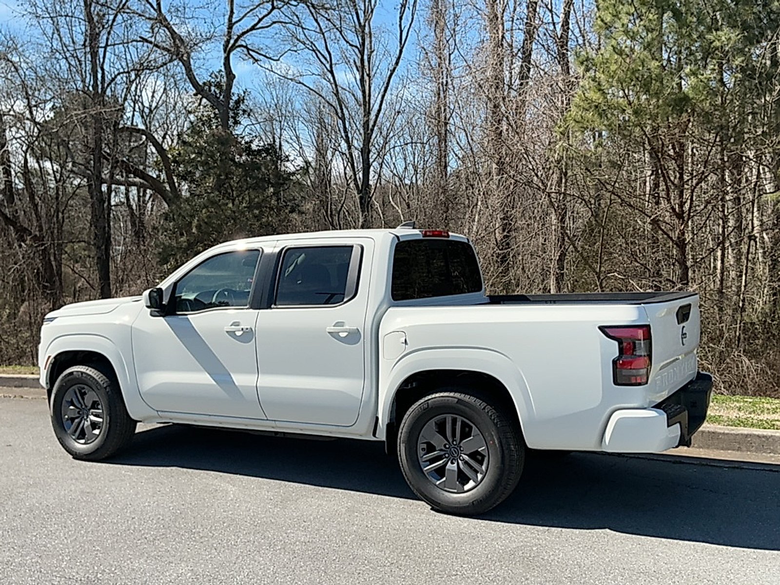New 2026 Glacier White Nissan Crew Cab SV 4x2 image 3