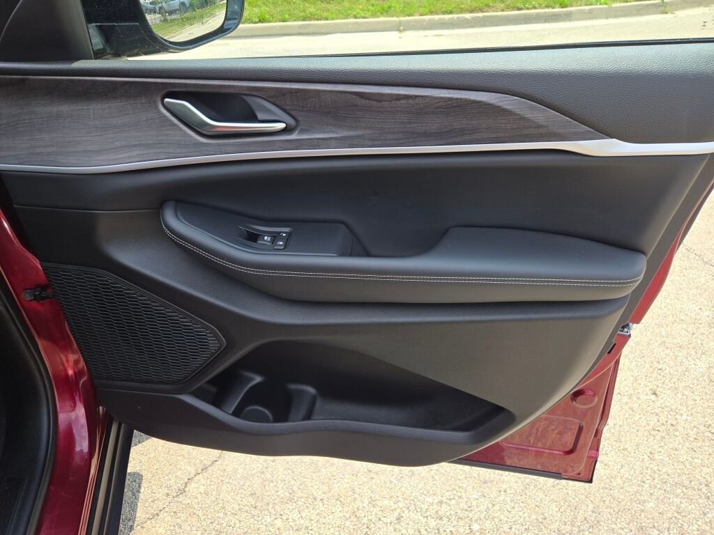 Used 2023 Red Jeep Limited image 6