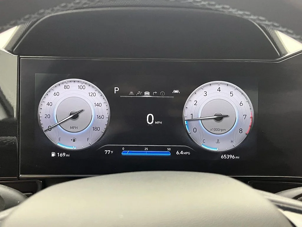Used 2022 White Hyundai Base image 21