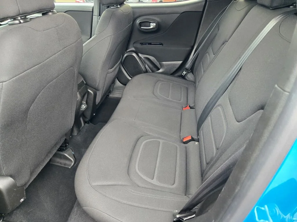 Used 2021 Bikini Metallic Clearcoat Jeep Latitude image 16