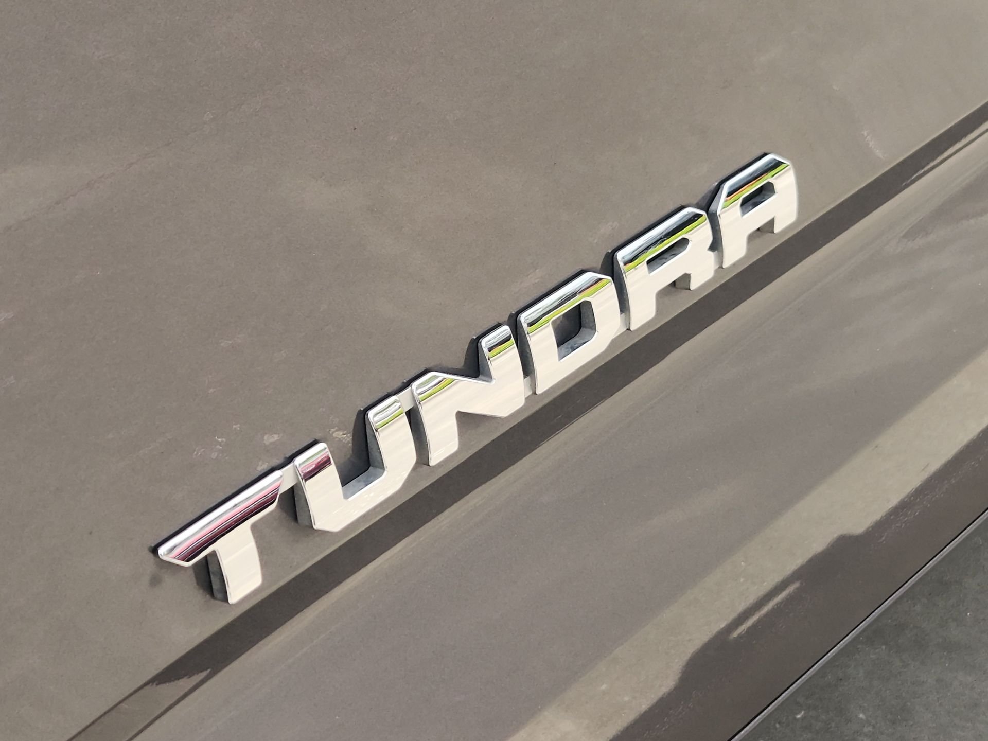 Used 2022 Magnetic Gray Metallic Toyota SR5 image 13