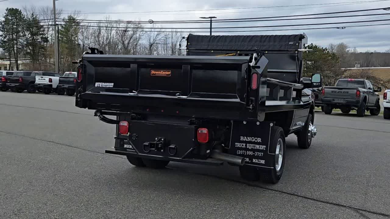 New 2026 Diamond Black Crystal Pearl-Coat Exterior Paint RAM Tradesman image 7