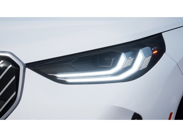 Certified Used 2026 Mineral White Metallic BMW 30 xDrive image 6