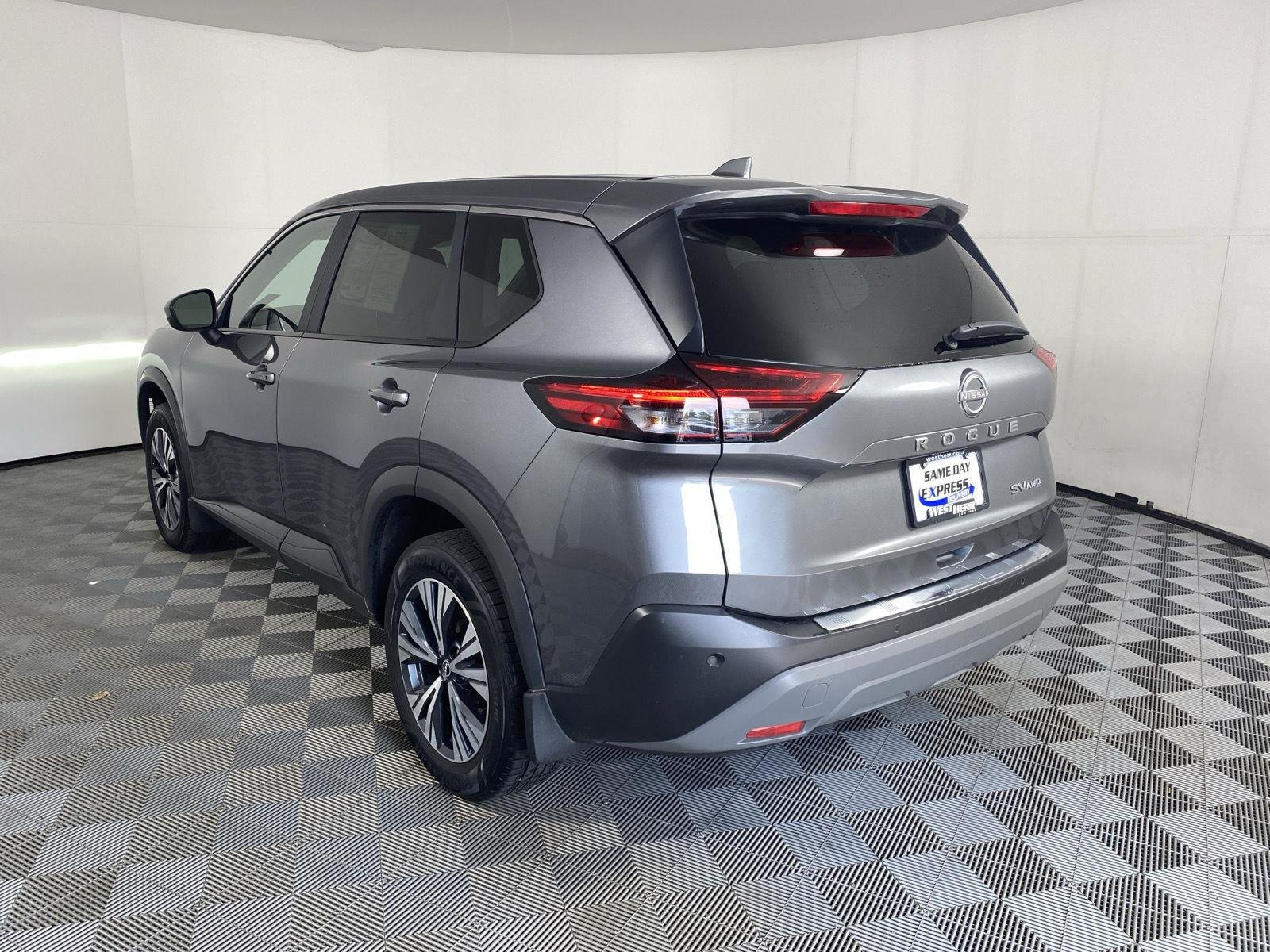 Used 2023 Gun Metallic Nissan SV image 5