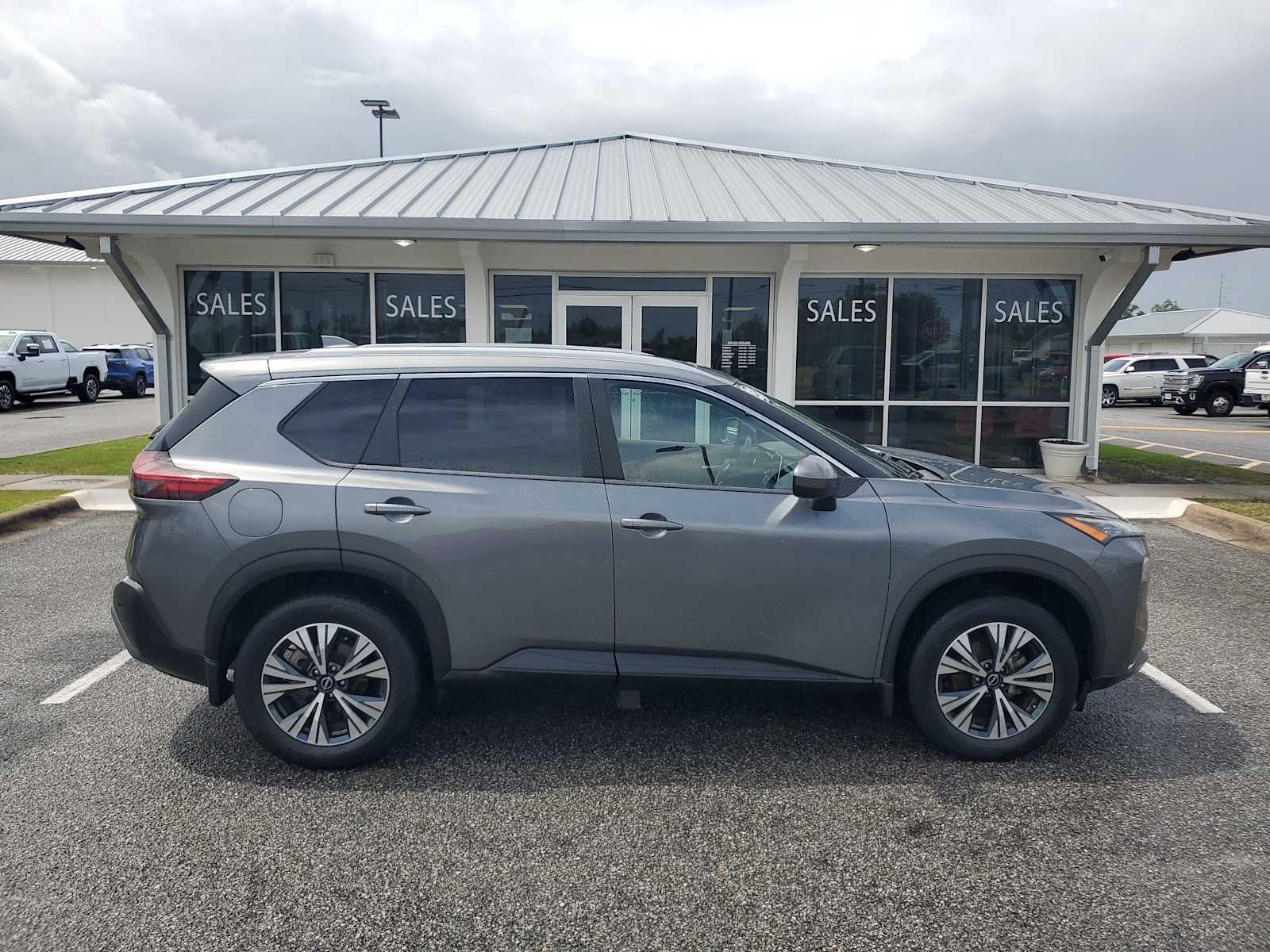 Used 2023 Gray Nissan SV image 7