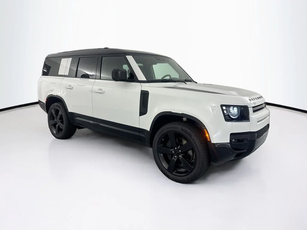 New 2026 White Land Rover X-Dynamic SE image 3