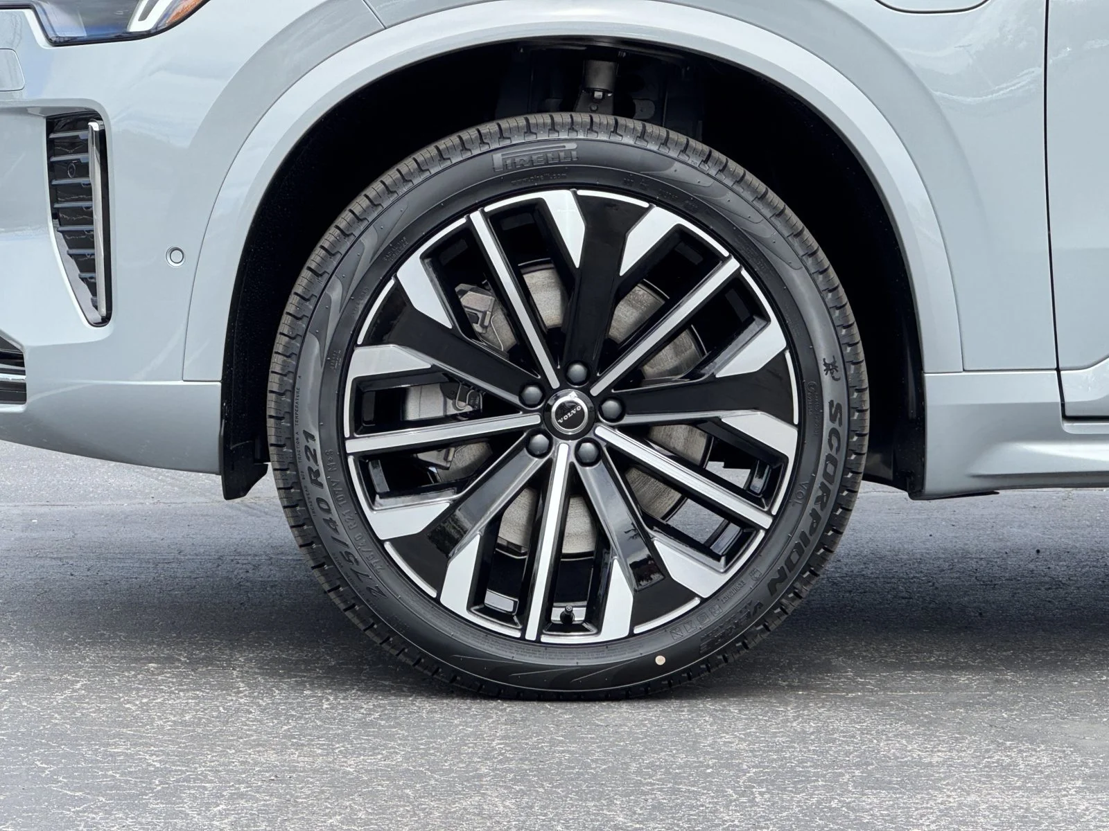 New 2026 Gray Volvo T8 Plus image 27