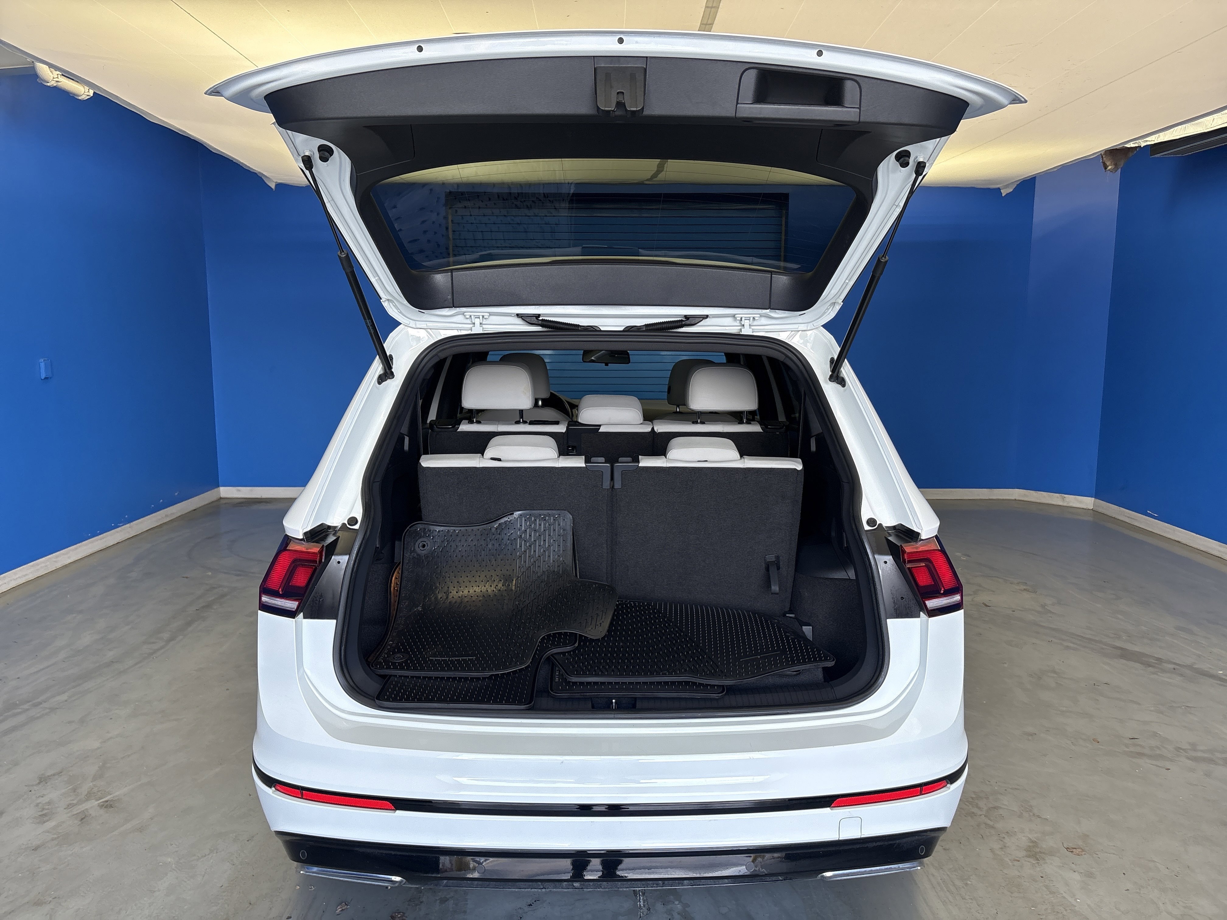 Used 2020 Pure White Volkswagen SE R-Line Black image 29