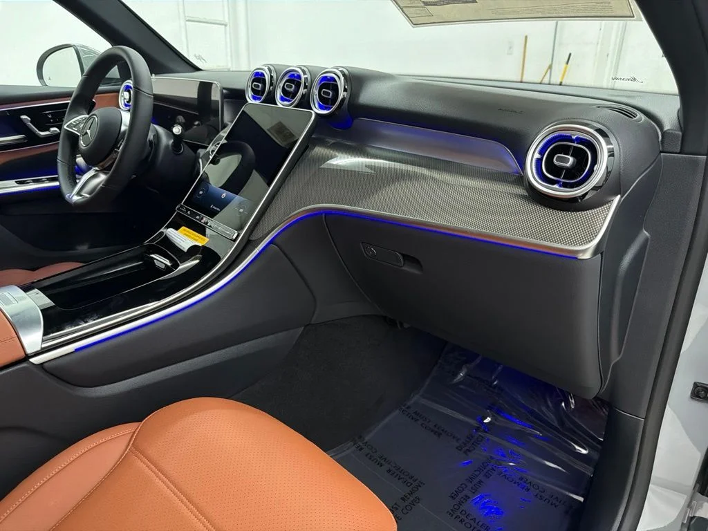 New 2027 White Mercedes-Benz GLC 300 image 26
