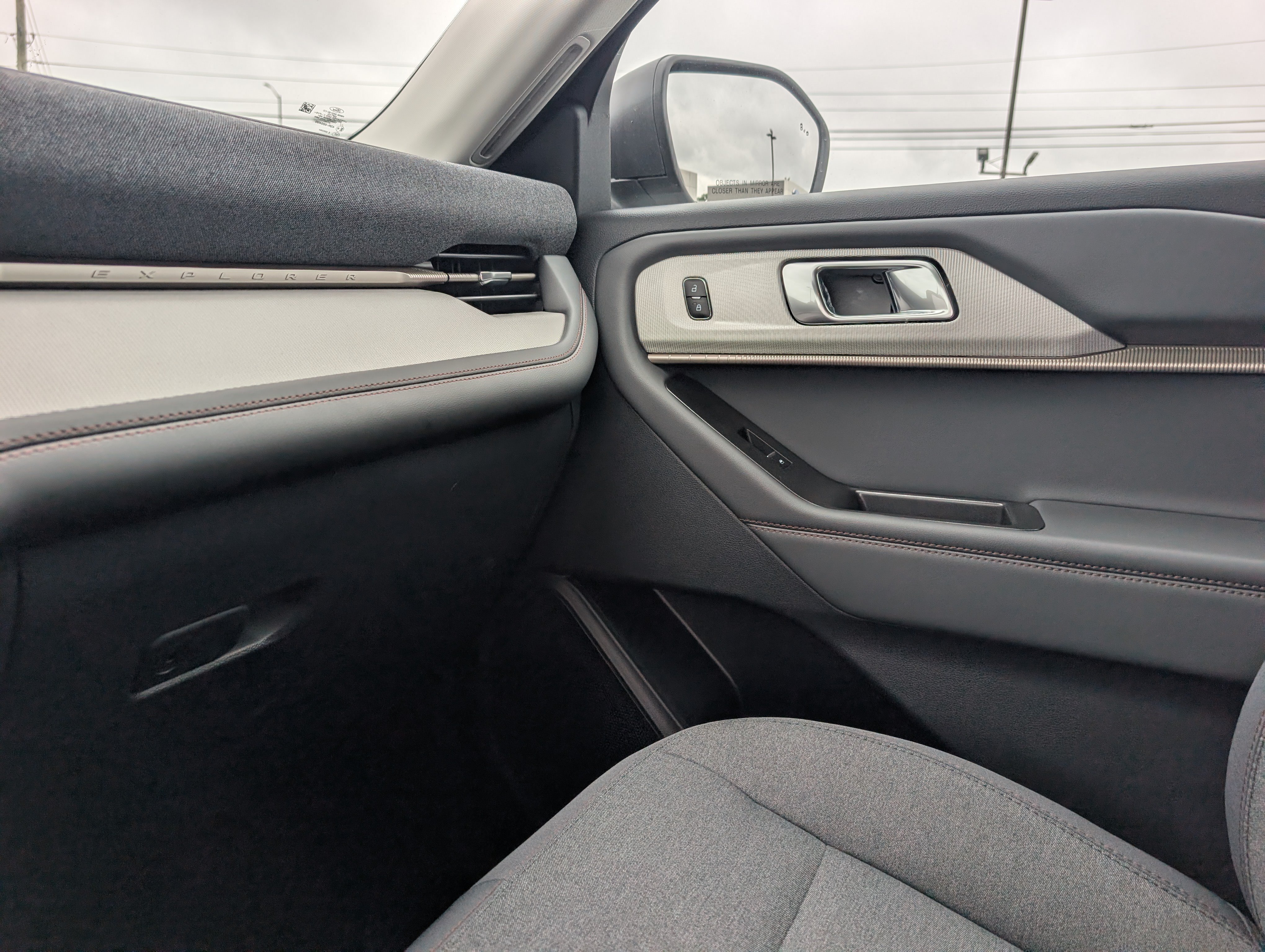 New 2026 SPACE WHITE METALLIC FORD Active image 32