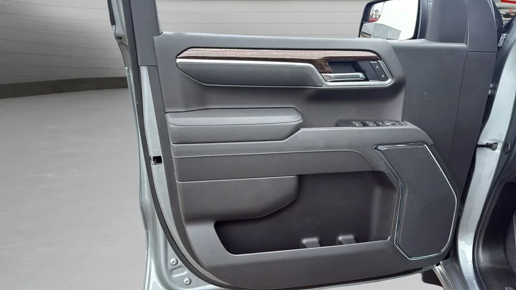 New 2026 Sterling Metallic GMC Elevation image 26