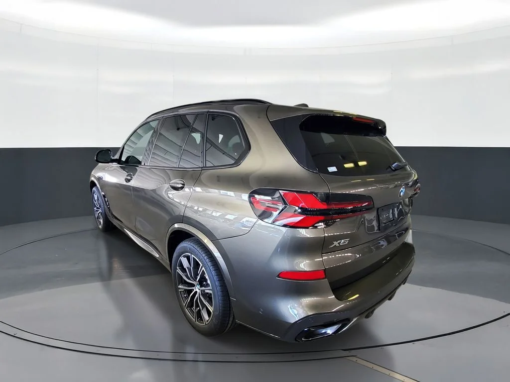 New 2026 Manhattan Green Metallic BMW xDrive40i image 4