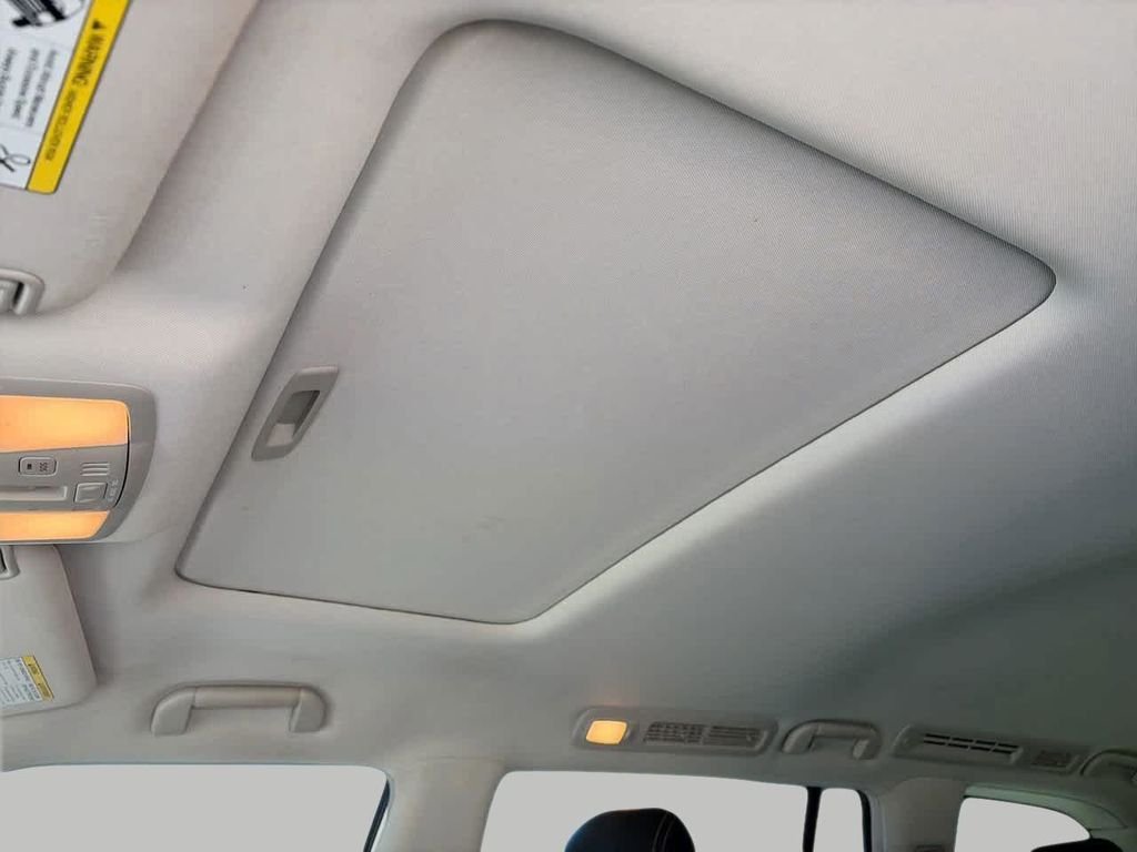 Used 2018 Silver Nissan SL image 18
