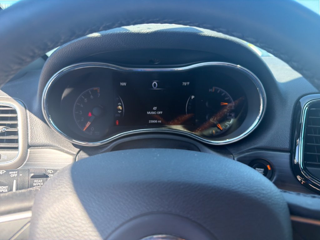 Used 2019 Silver Jeep Laredo E image 18