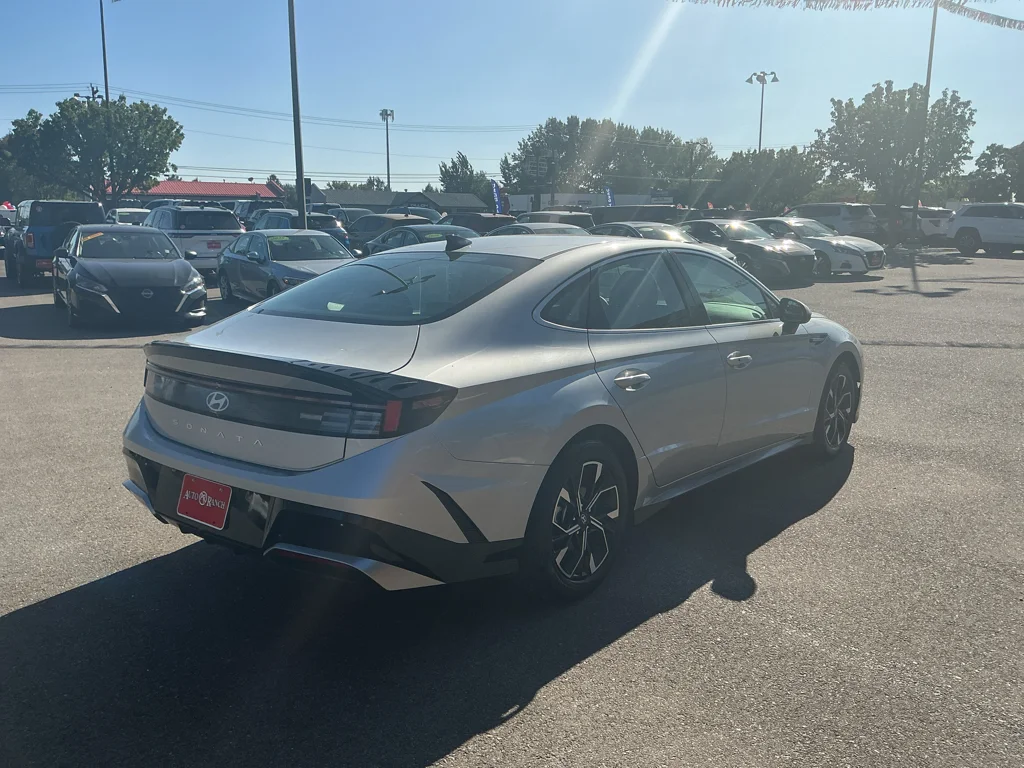 Used 2025 Aero Silver Hyundai SEL image 5