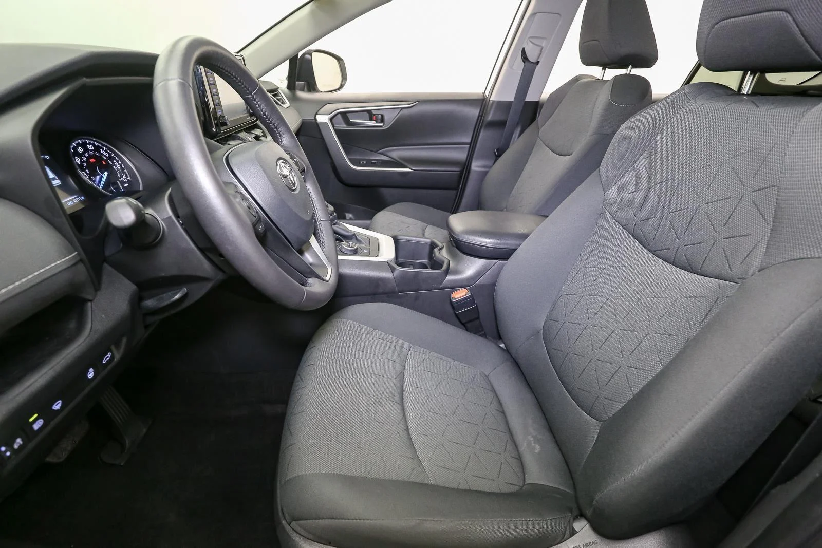Certified Used 2022 White Toyota XLE image 46