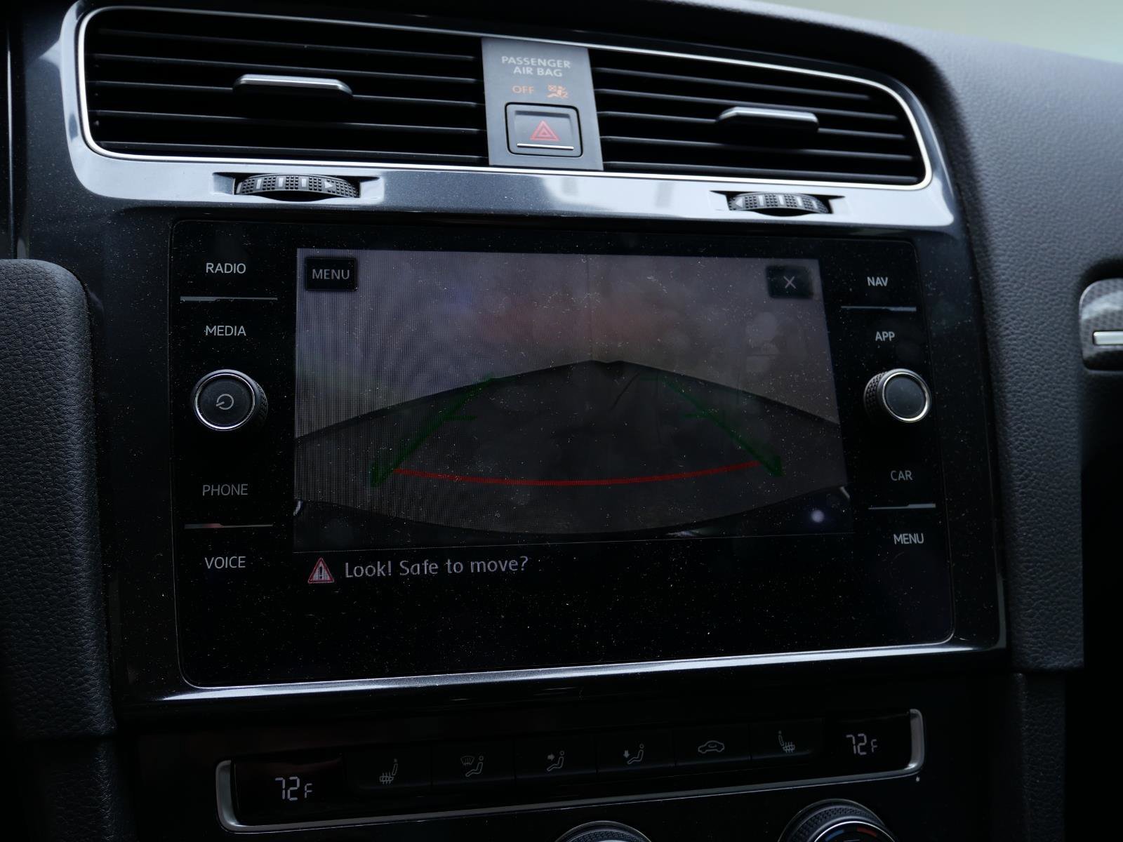 Used 2018  Volkswagen S image 16