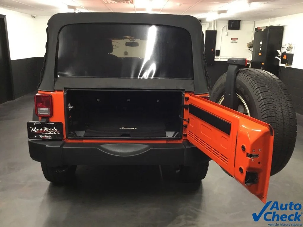 Used 2015 Orange Jeep Unlimited Sport image 17