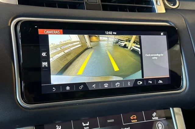 Used 2020 Eiger Grey Metallic Land Rover HSE Dynamic image 18