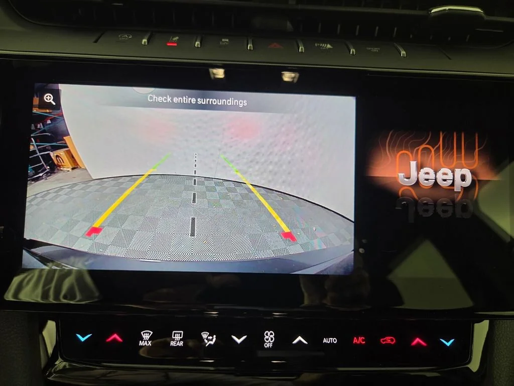 New 2026 Diamond Black Crystal Pearl-Coat Exterior Paint Jeep Limited image 10