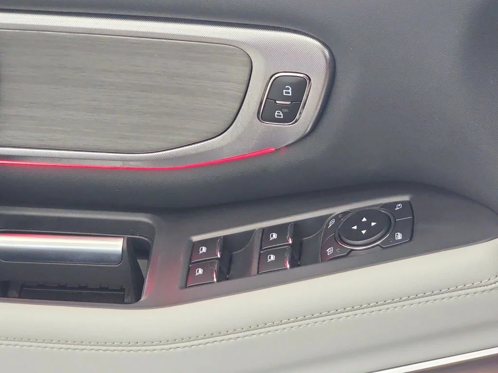 Used 2025 Agate Black Metallic Ford Platinum image 29