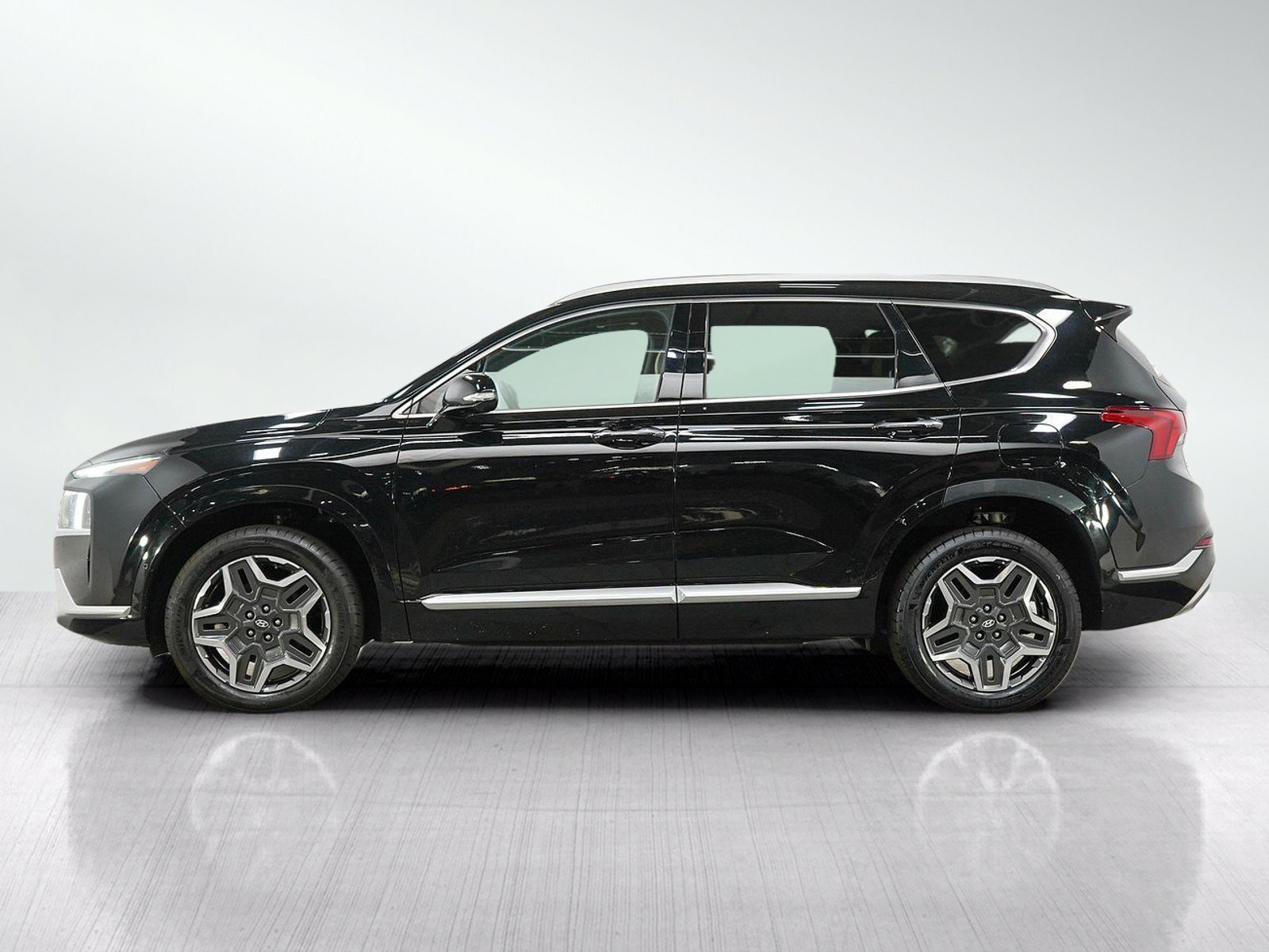 Used 2021 Hyundai Santa Fe Calligraphy with VIN 5NMS5DAL1MH314806 for sale in Minneapolis, Minnesota