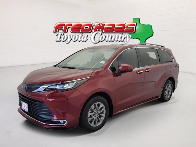 2024 Toyota Sienna XLE