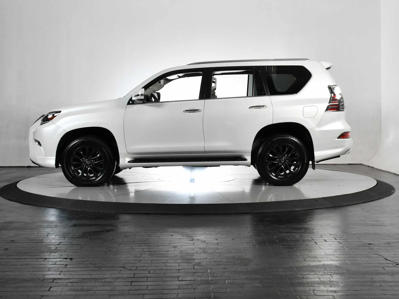 Used 2023 Eminent White Pearl Lexus Premium image 2