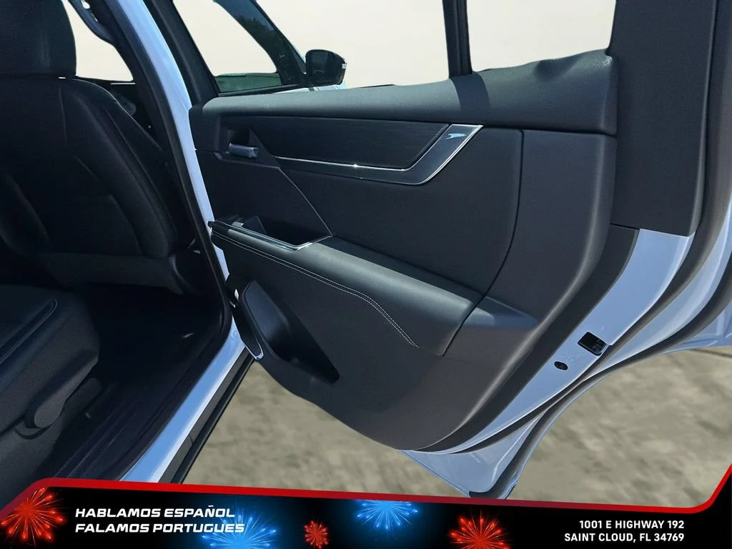 New 2026 Glacier White Tricoat GMC Elevation image 29