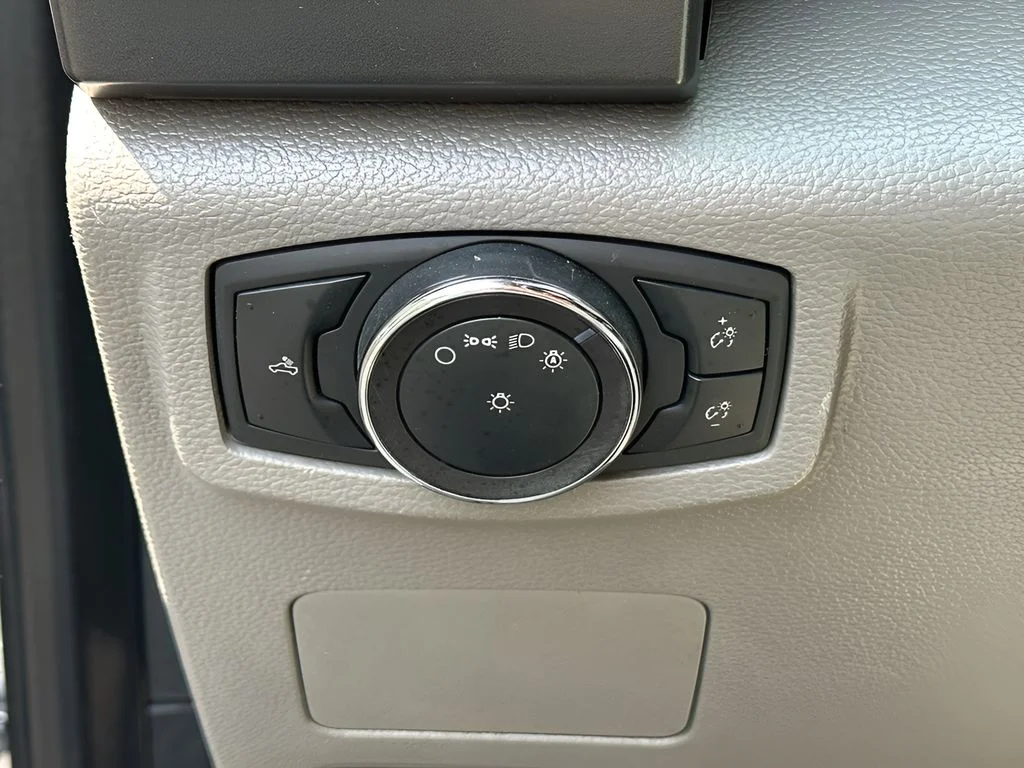 Used 2019 Oxford White Ford XLT image 21