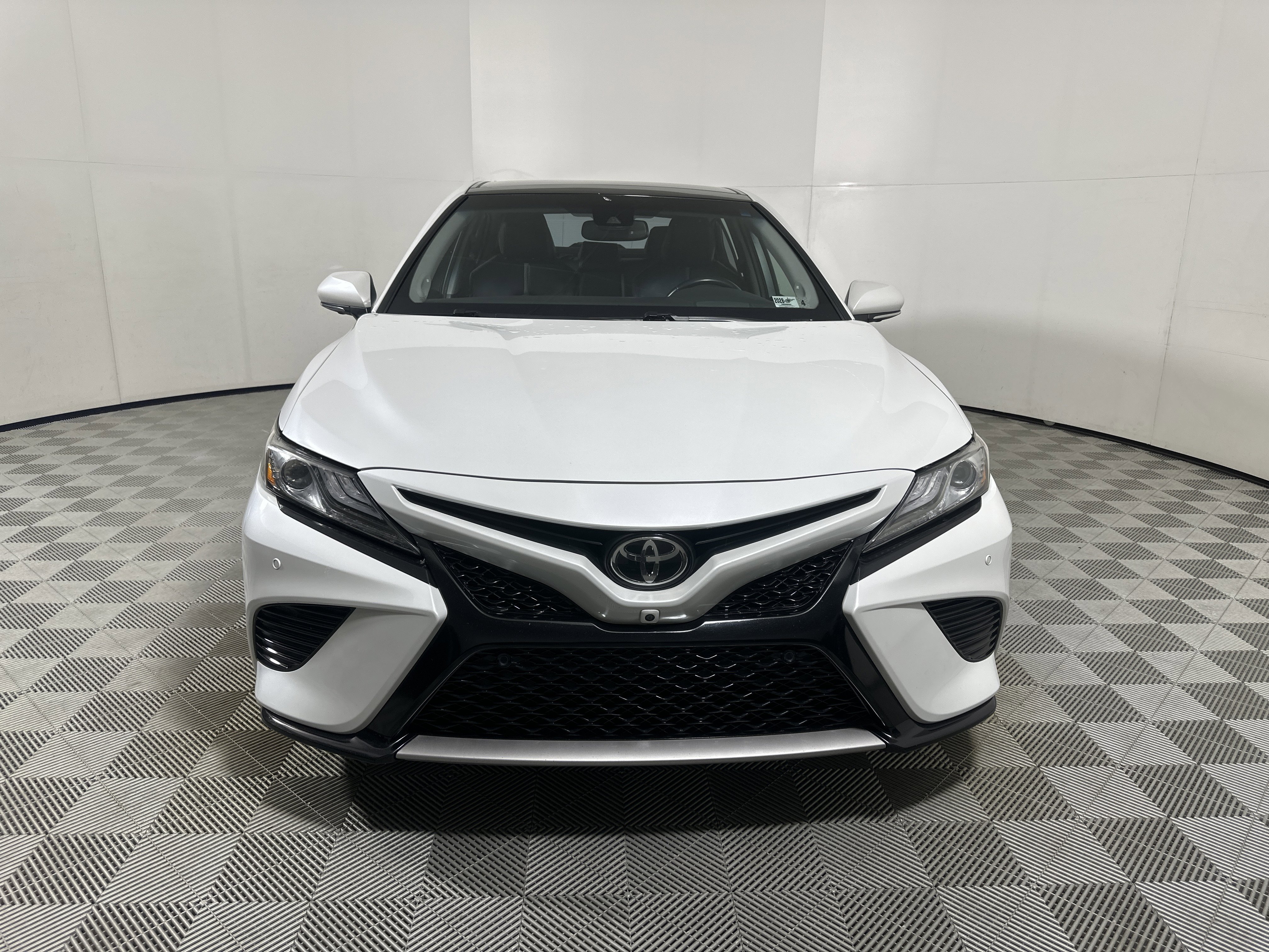 Used 2018  Toyota  image 2