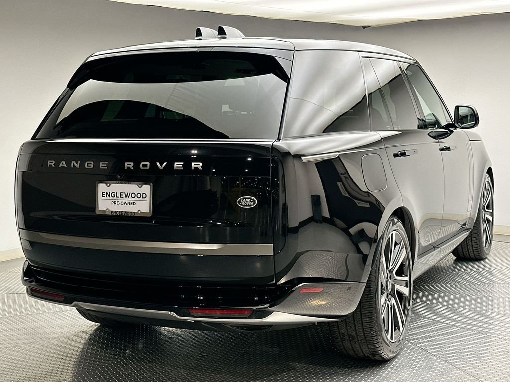 Used 2023 Santorini Black Metallic Land Rover SE image 13