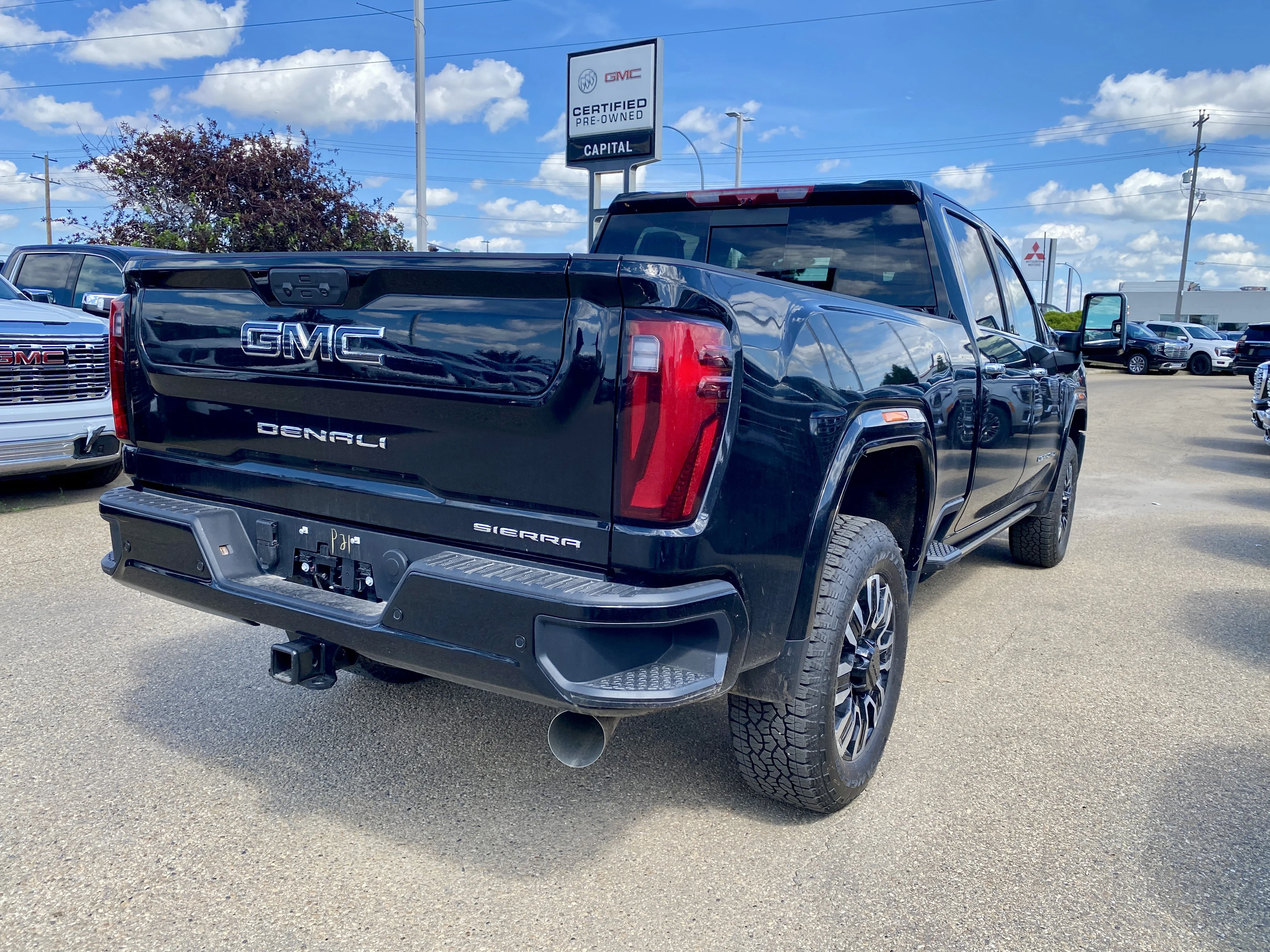 New 2026 ONYX BLACK GMC Denali Ultimate image 7